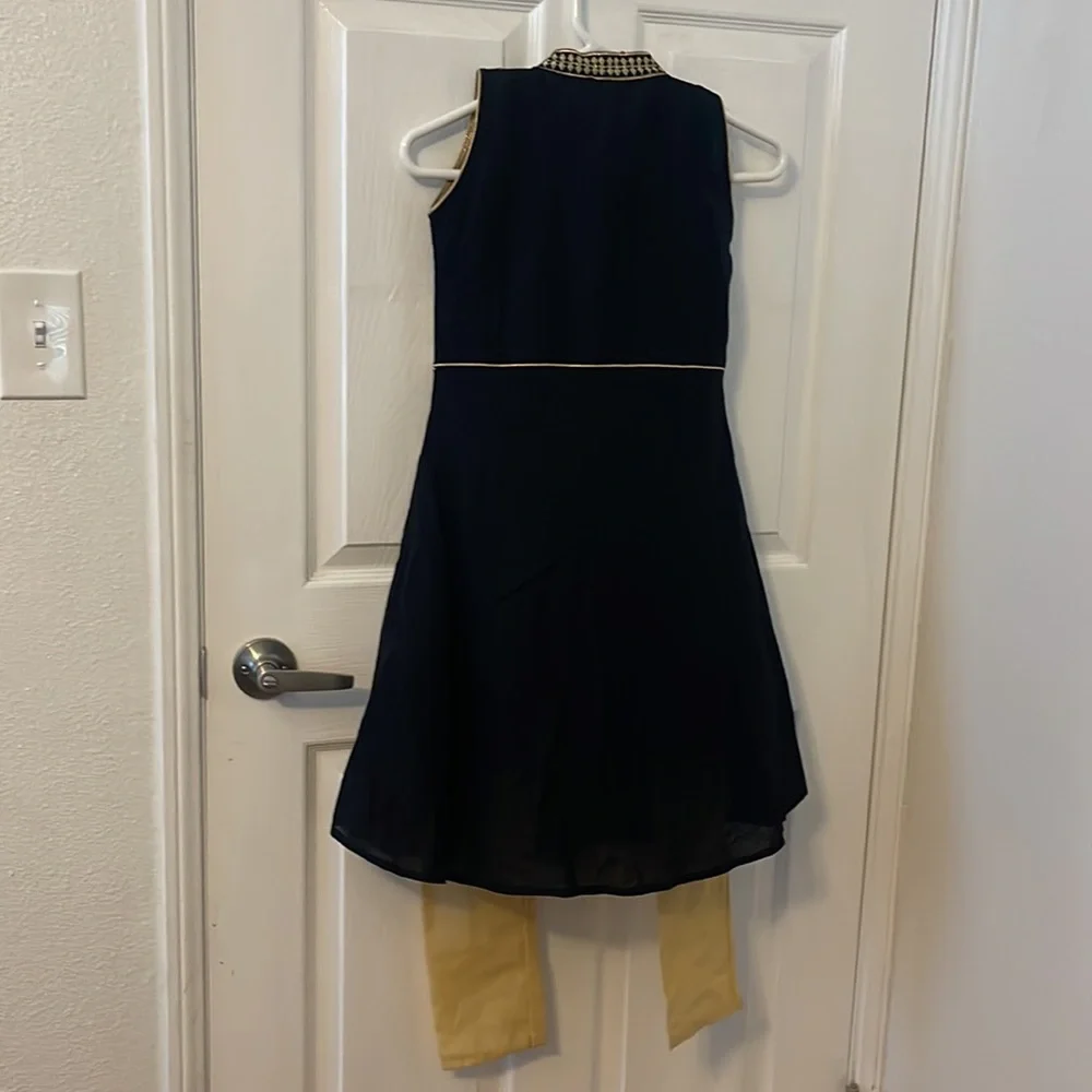 NWT women’s dress with pants - Picture 4 of 6
